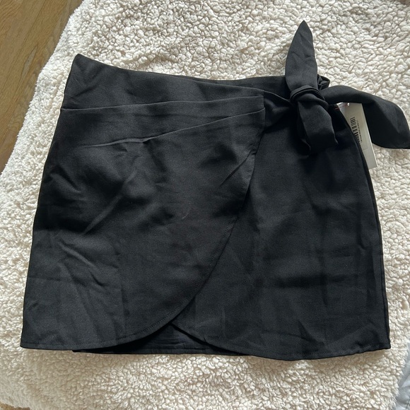 essue Dresses & Skirts - Essue black skirt size M